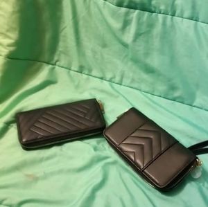 The one is a coin bag purse two of them are wallets Nice condition